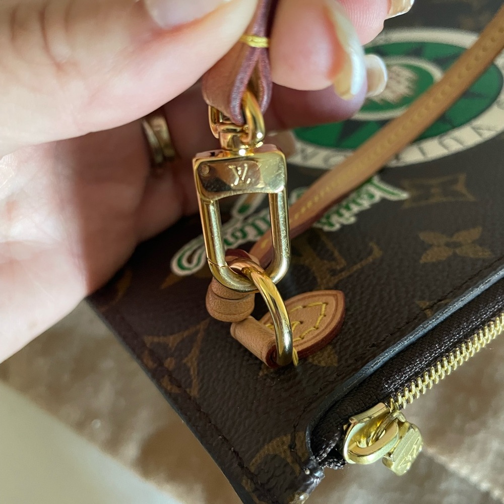 EUC Louis Vuitton World tour Neverfull pochette - Picture 16 of 17